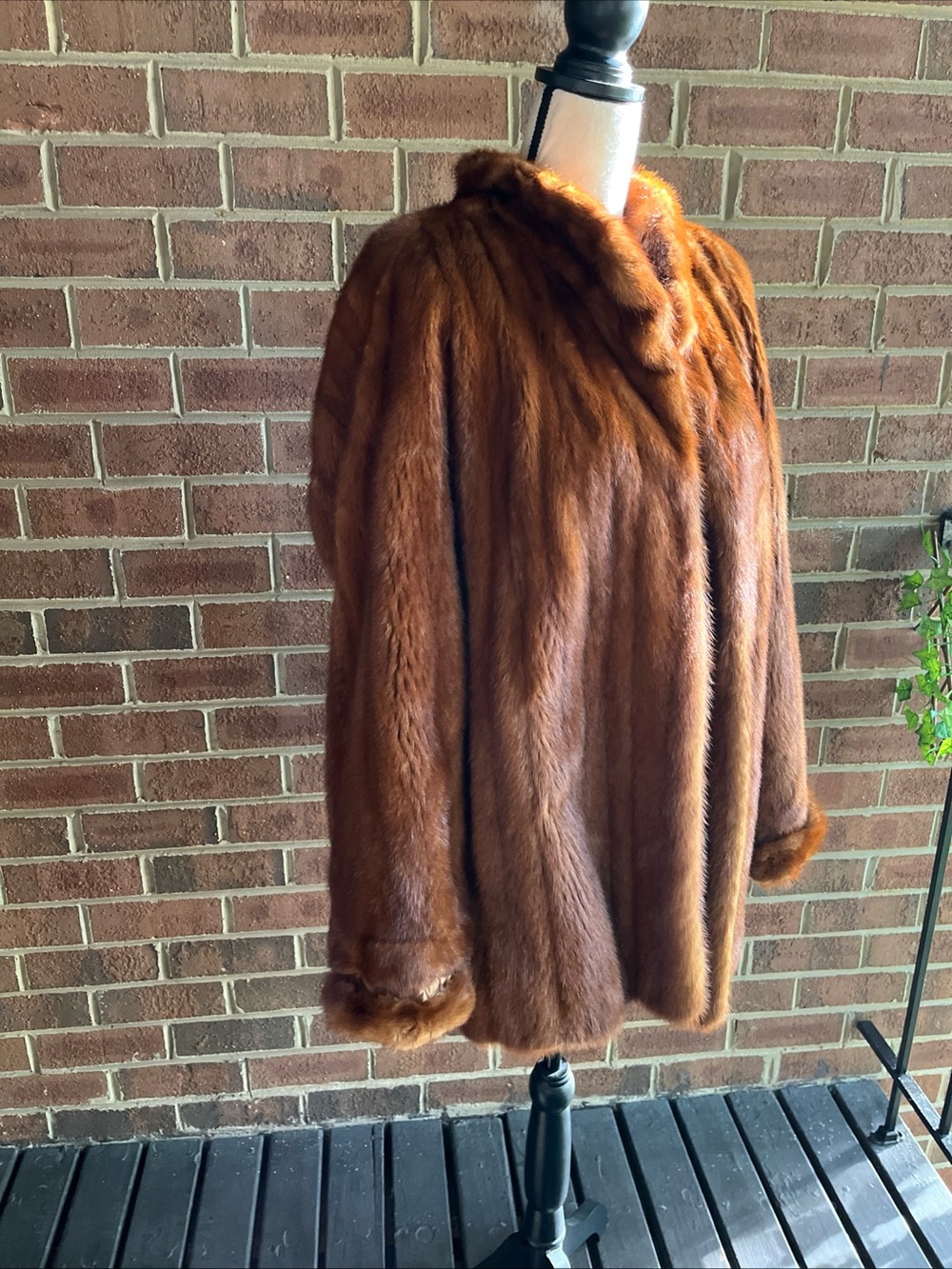 Vintage Brown Mink Fur Coat - Women's Luxurious Outerwear, size 8: medium